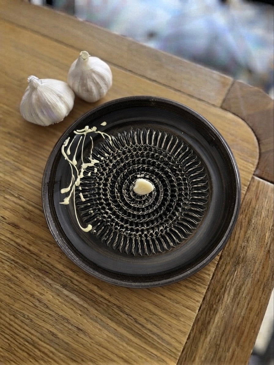 PLATO RALLADOR AJO NEGRO